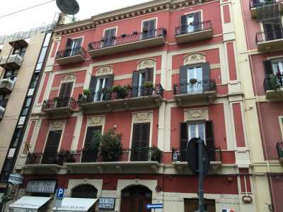 Palazzo Gomes in via Bozzi fondato nel 1910 e abbellito da fiori stilizzati 